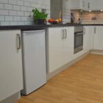 IG3920 Under Counter Fridge with Chill Box, 48 cm, White - Image 2