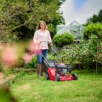 SP41 Petrol Lawnmower, Self-Propelled, 39cm cutting width, 123cc ST120 Autochoke petrol engine, Up to 250m², Includes 40L Grass Collector - Image 2